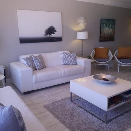 Blouberg Beachfront Apartment Блуберґстранд Екстер'єр фото