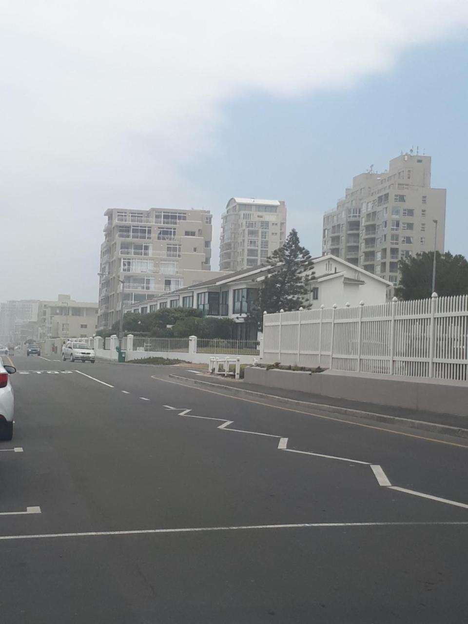 Blouberg Beachfront Apartment Блуберґстранд Екстер'єр фото