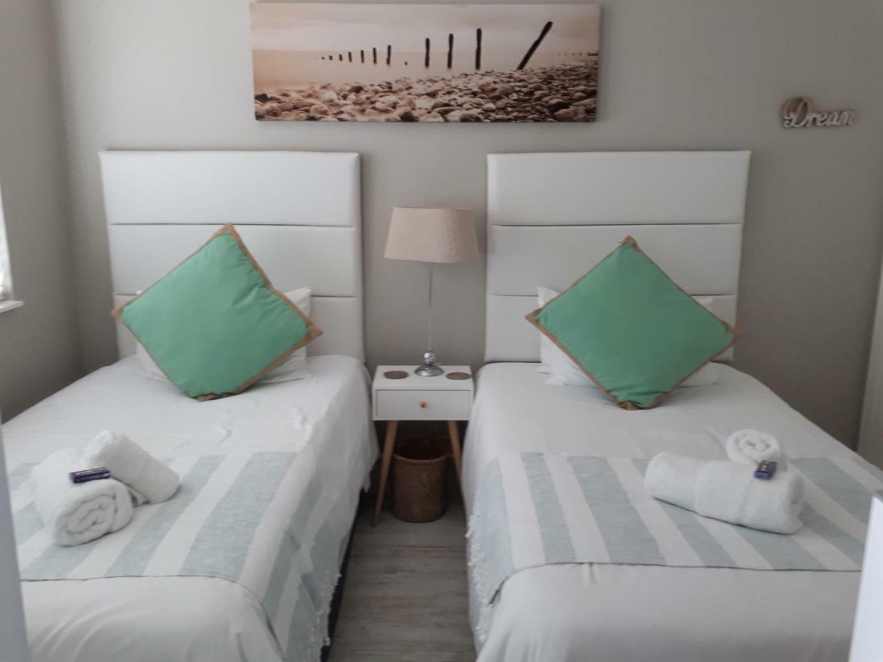 Blouberg Beachfront Apartment Блуберґстранд Екстер'єр фото